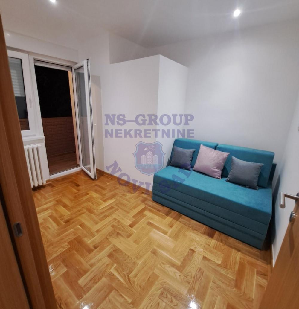 Slika 7 - Dvoiposoban, 49m2, Grbavica Novi Sad, sa terasom